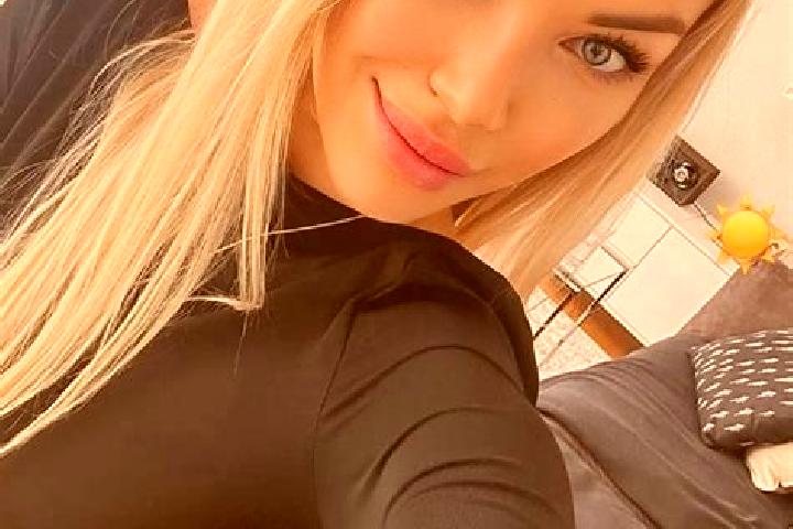Emma, 39 — Escort in Tatobity, Czech Republic