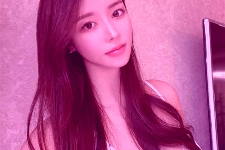 Emma, 39 — Escort in Wangbao, China