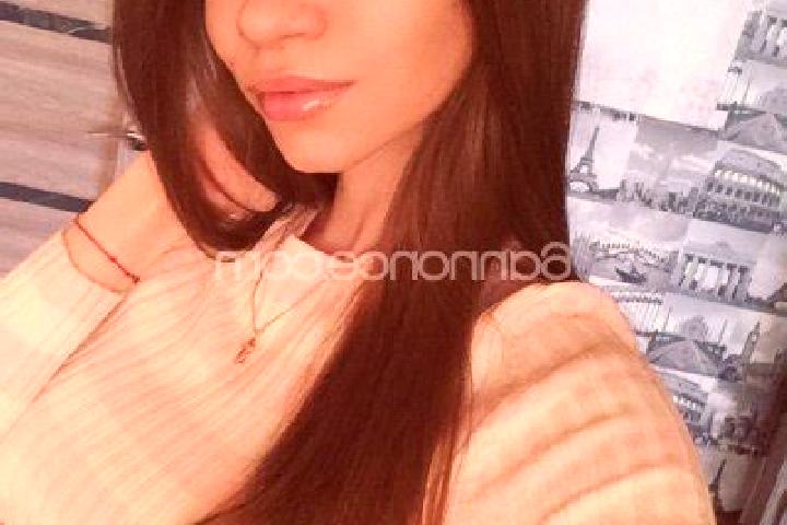 escort Adela