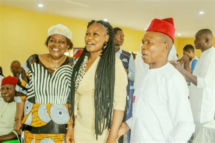 escort Akwukwu-Igbo