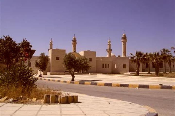 escort Al Mazar al Janubi
