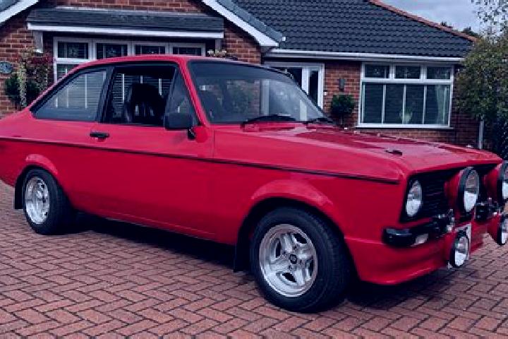 escort Aldbury