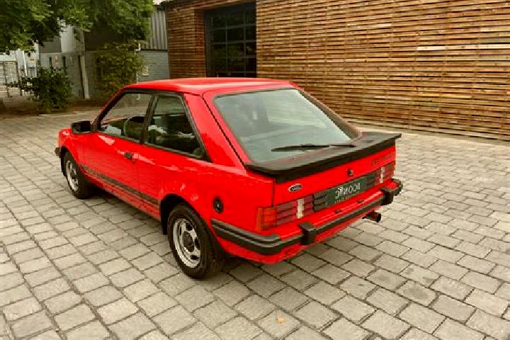 escort Ambrosden
