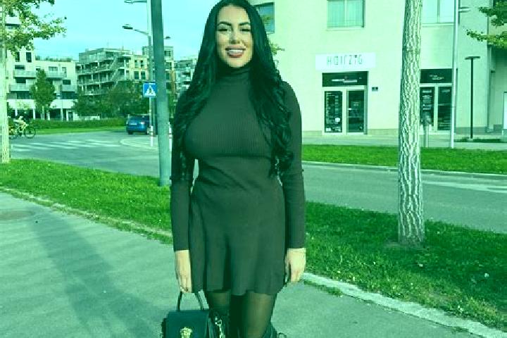 escort Amina
