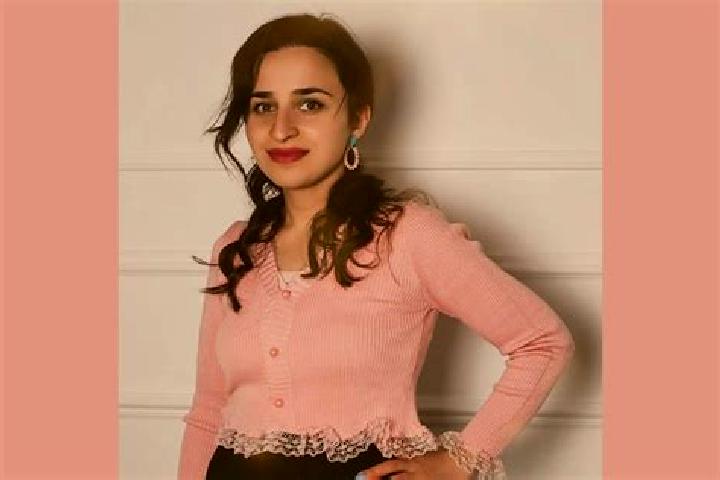 escort Anush Mahalleh