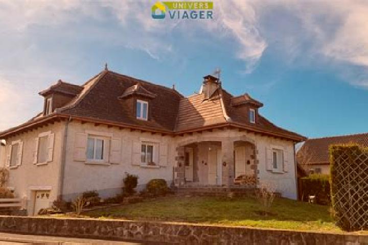 escort Arpajon-sur-Cere