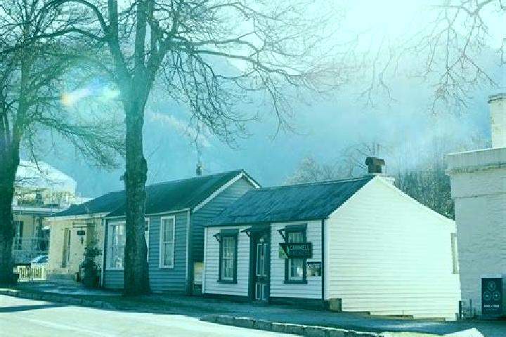 escort Arrowtown