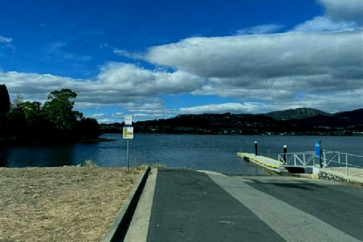 escort Austins Ferry
