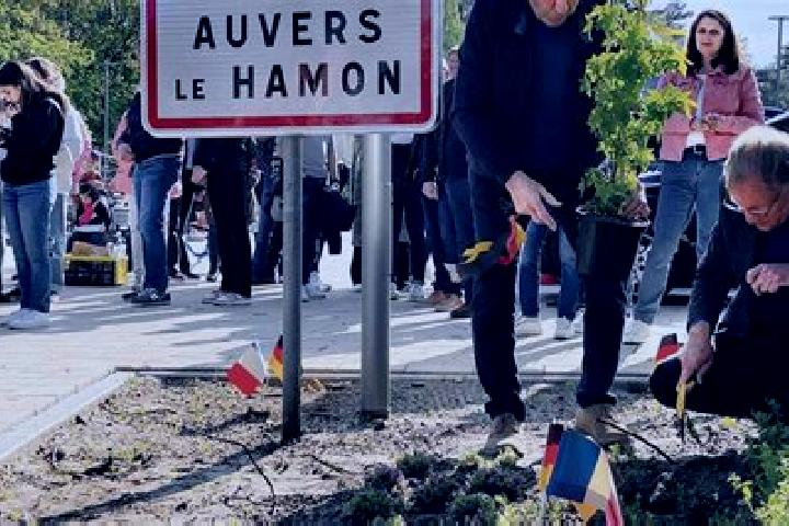 escort Auvers-le-Hamon