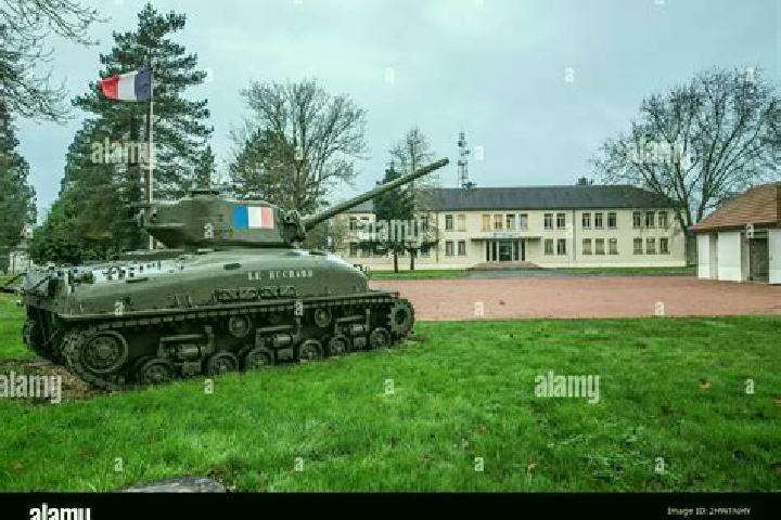 escort Avon-les-Roches