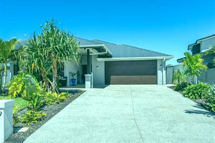 escort Banksia Beach