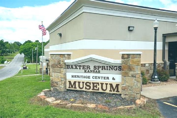 escort Baxter Springs