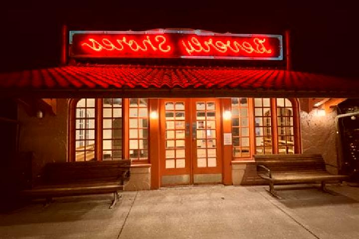 escort Beverly Shores