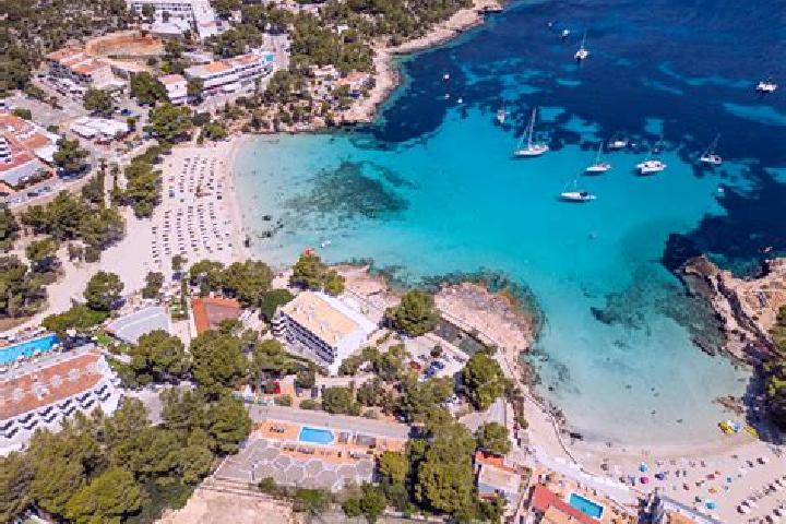 escort Cala de Portinatx