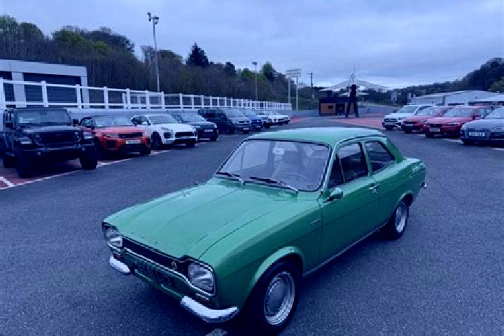 escort Cam Le