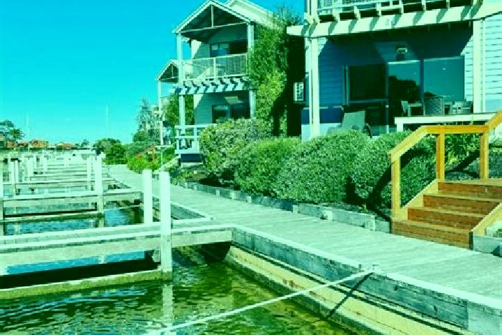 escort Captains Cove