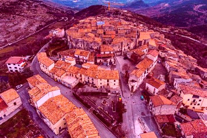 escort Castelvecchio Calvisio