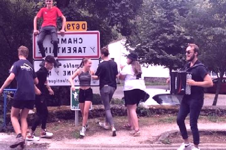 escort Champs-sur-Tarentaine-Marchal
