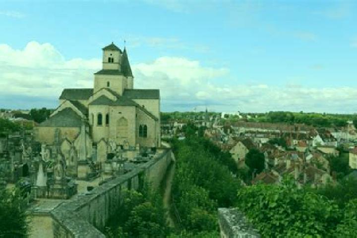 escort Chatillon-sur-Thouet