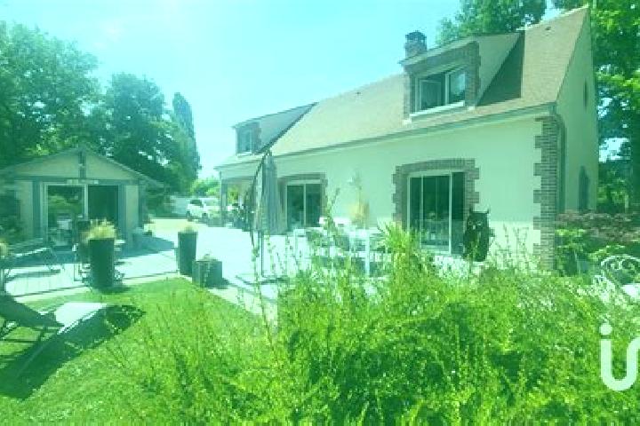 escort Chevillon-sur-Huillard