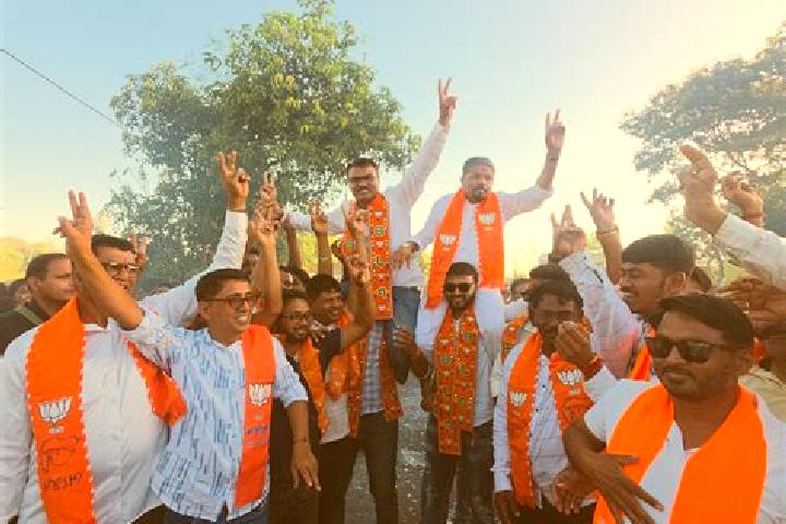 escort Chikhli Kalan