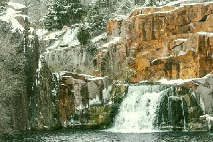 escort Clam Falls