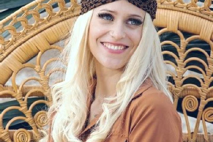 escort Corinna