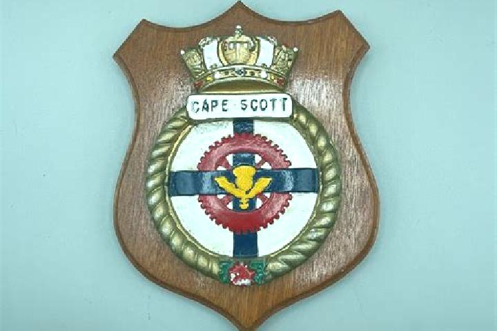 escort Crest
