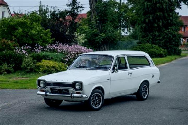 escort Crestuma