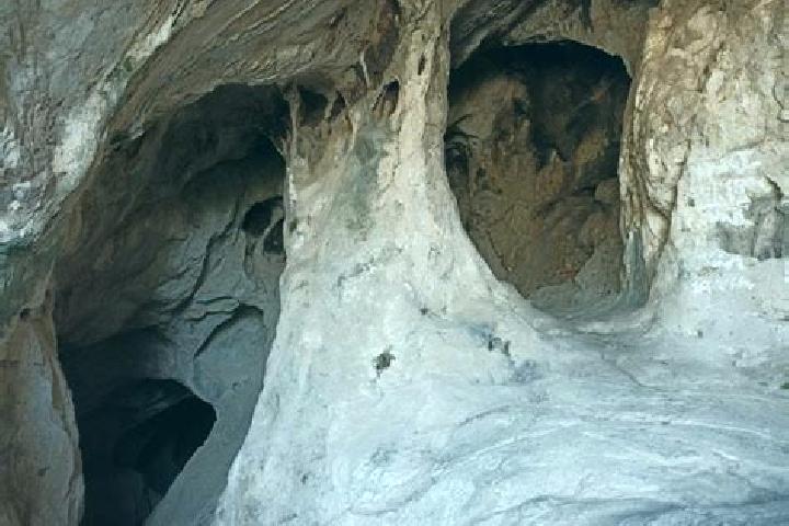 escort Cuevas de San Marcos