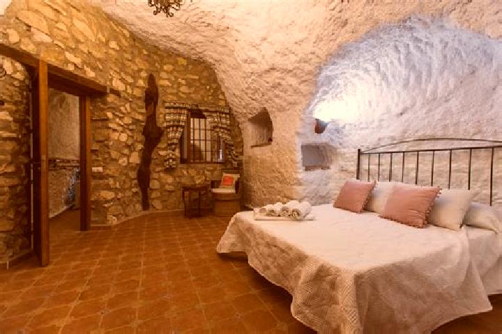escort Cuevas del Campo