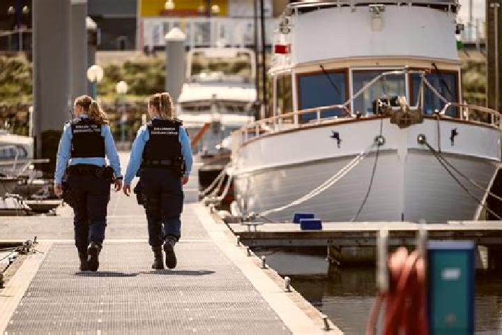 escort Douane
