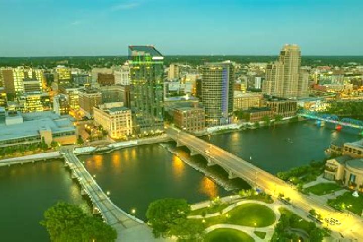 escort East Grand Rapids