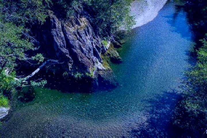 escort Eel River Crossing