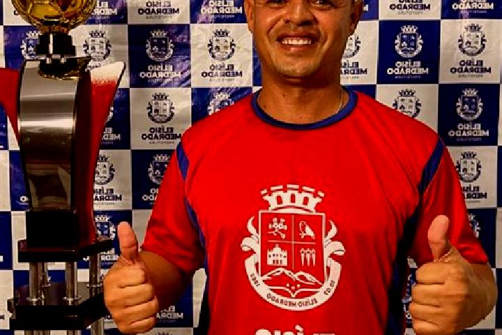escort Elisio Medrado