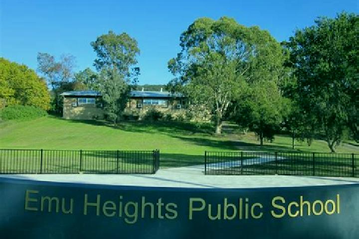 escort Emu Heights