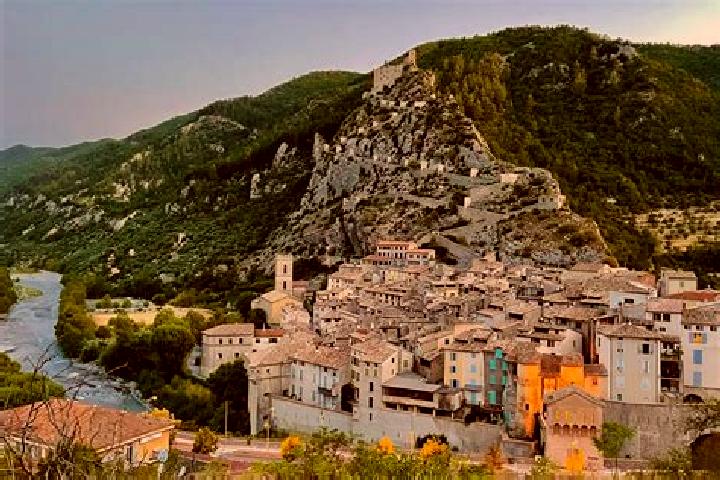 escort Entrevaux