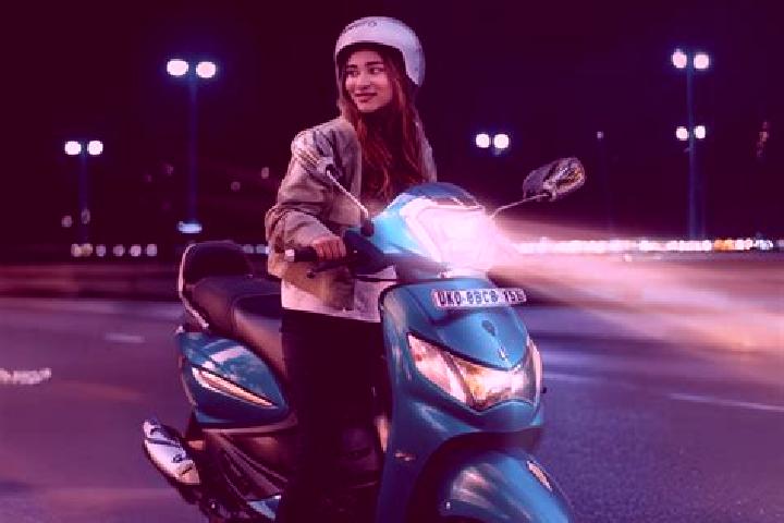 escort Etmadpur