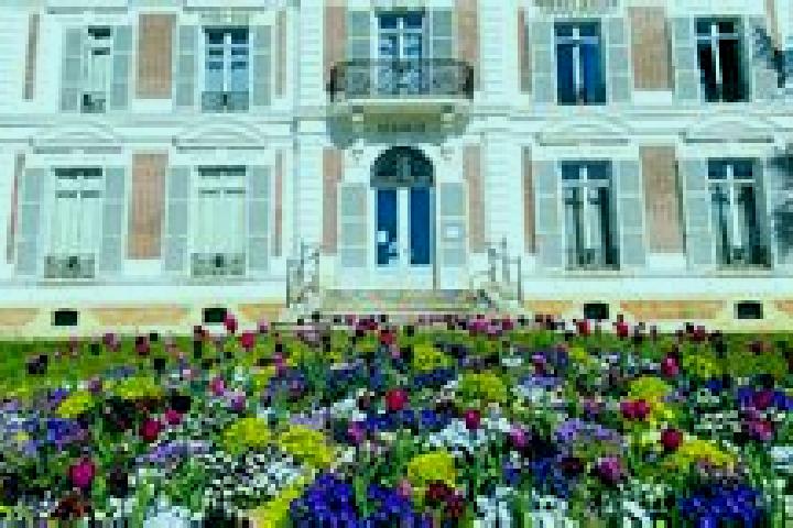 escort Forges-les-Bains
