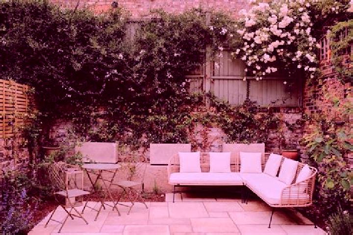 escort Fortress Garden