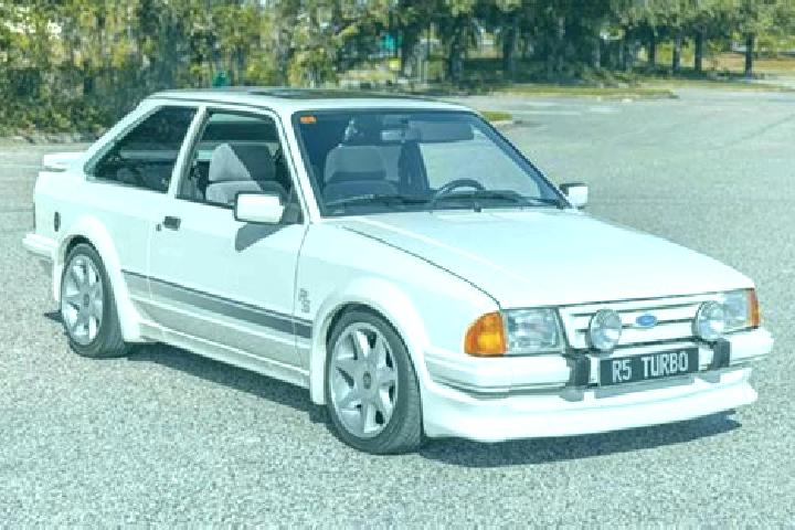 escort Fox Creek