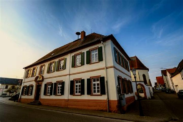 escort Freisbach