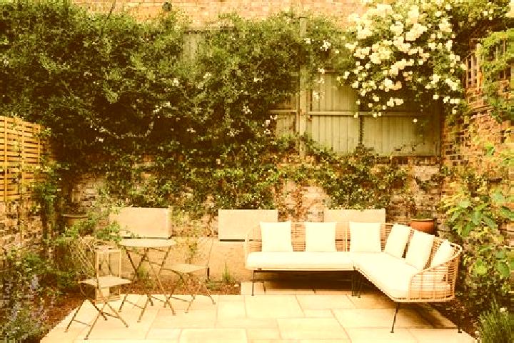 escort Garden Court