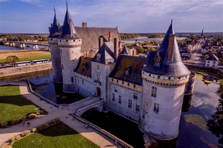 escort Germigny-sur-Loire