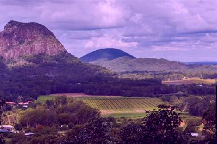 escort Glass House Mountains