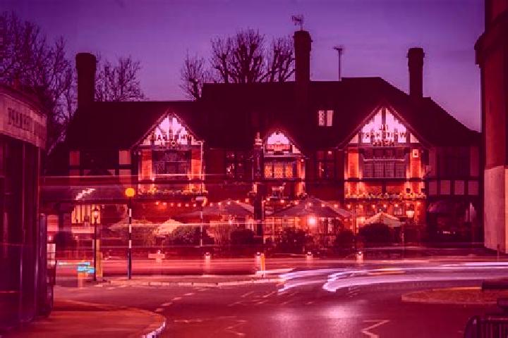 escort Hampton Wick