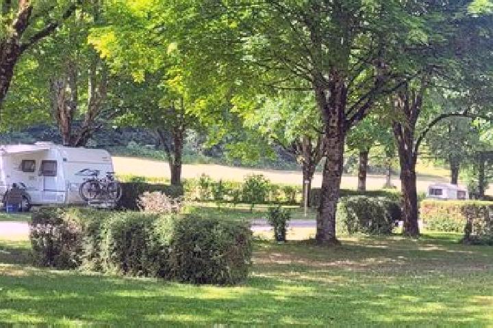 escort Hautecourt-Romaneche