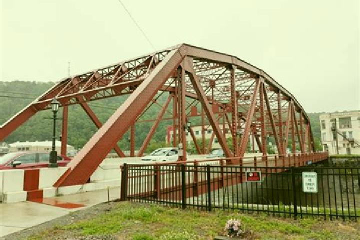 escort Johnstown Bridge