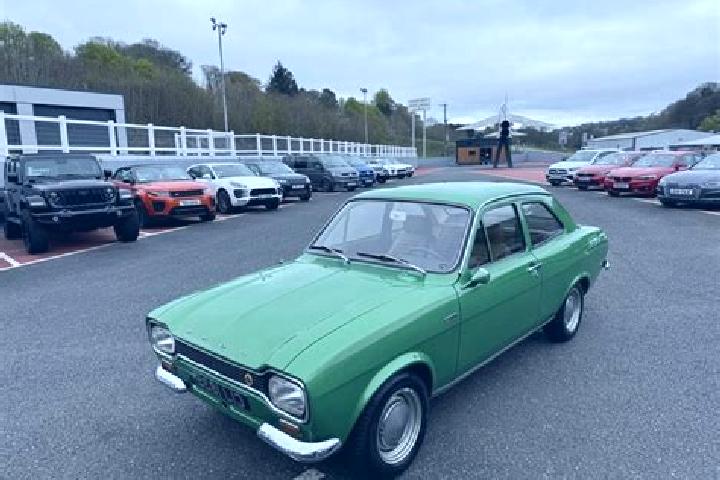 escort Kaki