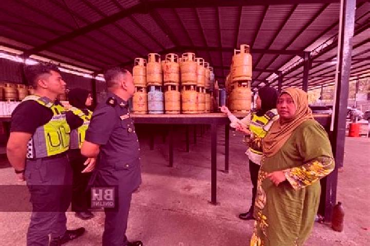 escort Kampung Simpang Renggam